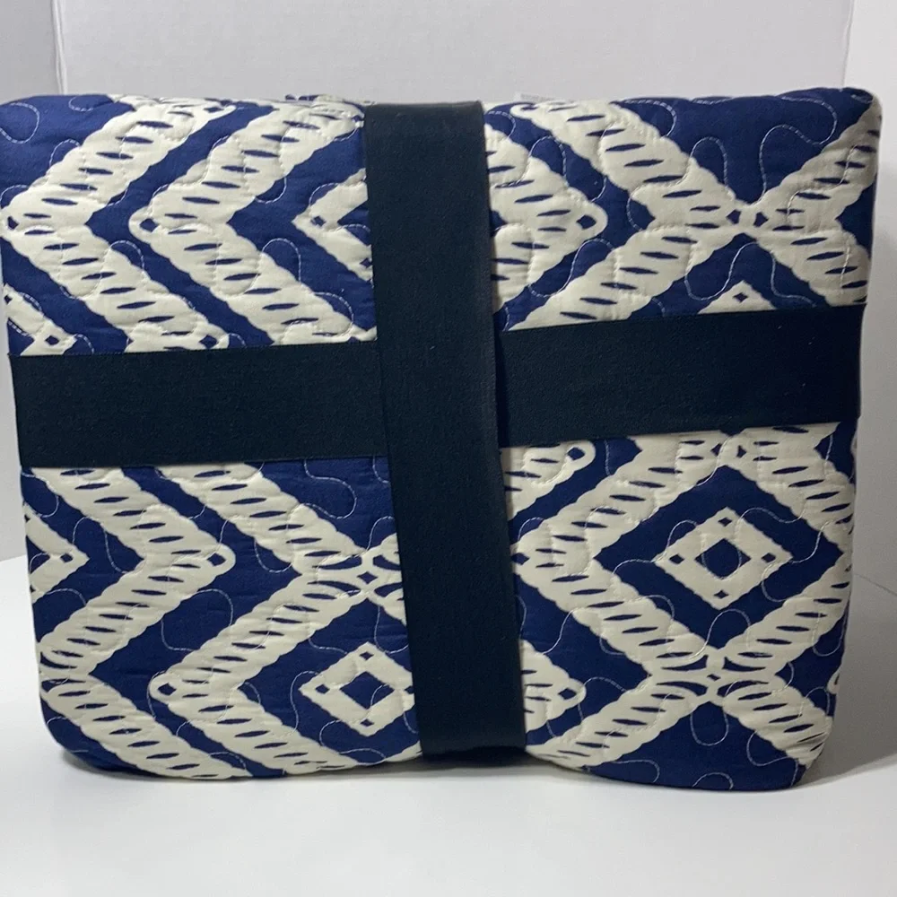 Attention Reversible Quilt Set King NWT Contemporary Styling Diamond Blue